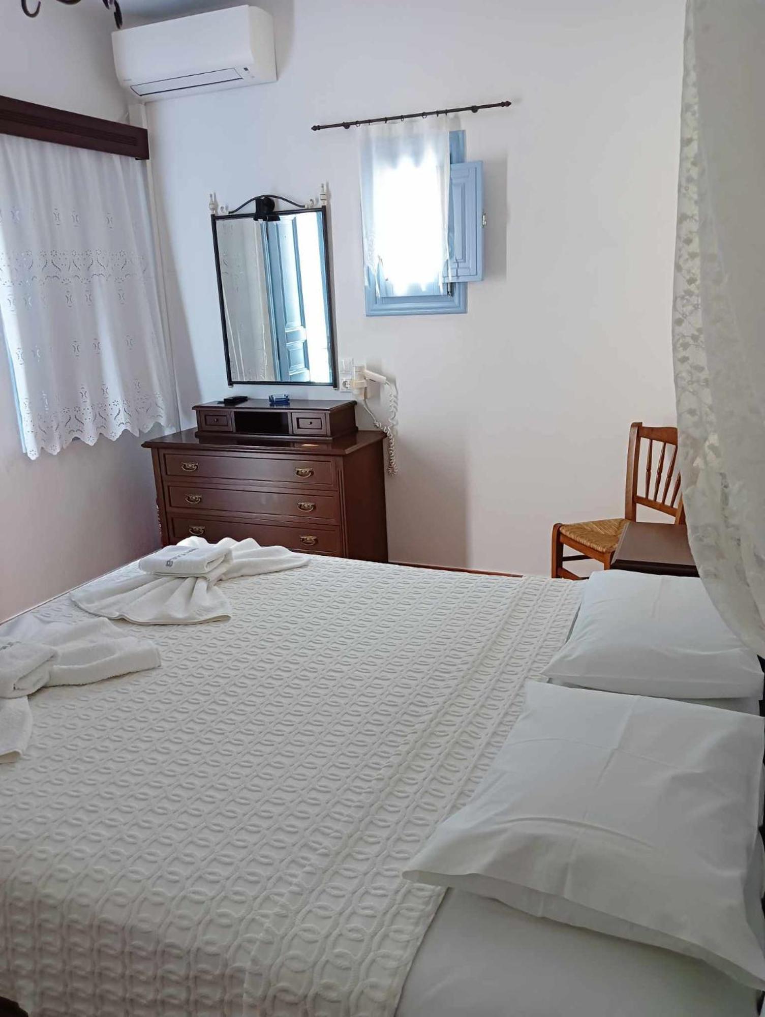 Anemousa Hotel Folegandros Town Bagian luar foto